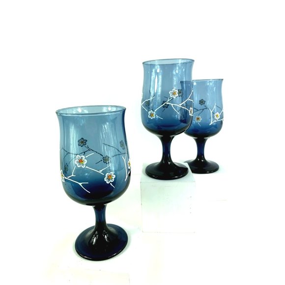 Vintage Libbey Blue Tulip Daisy Wine Glasses. - Picture 4 of 5